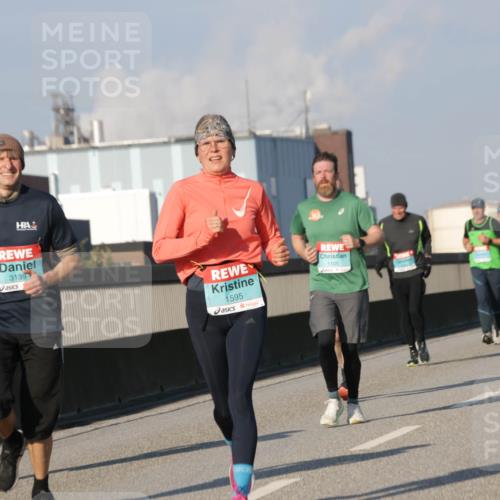 03.10.2025 - Köhlbrandbrückenlauf Jannik Wohlers http://msf.ph/oto/9100944 03.10.2025 09:48:46 Position 3 3139, 1595, 2995, 1105, 12, 4 meine-sportfotos.de