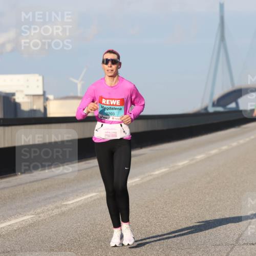 03.10.2025 - Köhlbrandbrückenlauf Lena Gebhardt http://msf.ph/oto/9100953 03.10.2025 09:36:23 Position 2 3203 meine-sportfotos.de