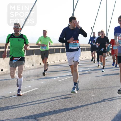 03.10.2025 - Köhlbrandbrückenlauf Strokosch-Dieckow http://msf.ph/oto/9100958 03.10.2025 09:20:18 Position 1 1065, 3226, 1230 meine-sportfotos.de