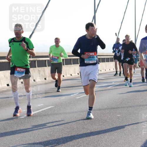 03.10.2025 - Köhlbrandbrückenlauf Strokosch-Dieckow http://msf.ph/oto/9100968 03.10.2025 09:20:18 Position 1 1065, 2704, 3226, 1230 meine-sportfotos.de