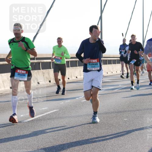 03.10.2025 - Köhlbrandbrückenlauf Strokosch-Dieckow http://msf.ph/oto/9100975 03.10.2025 09:20:18 Position 1 1065, 2704, 3226, 1230 meine-sportfotos.de