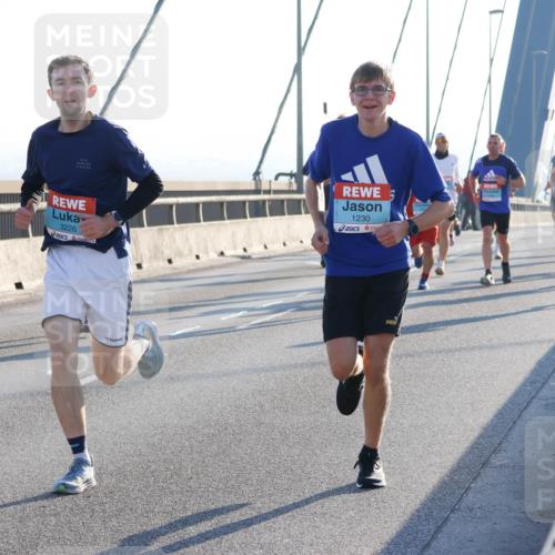03.10.2025 - Köhlbrandbrückenlauf Strokosch-Dieckow http://msf.ph/oto/9100988 03.10.2025 09:20:19 Position 1 3226, 1230 meine-sportfotos.de