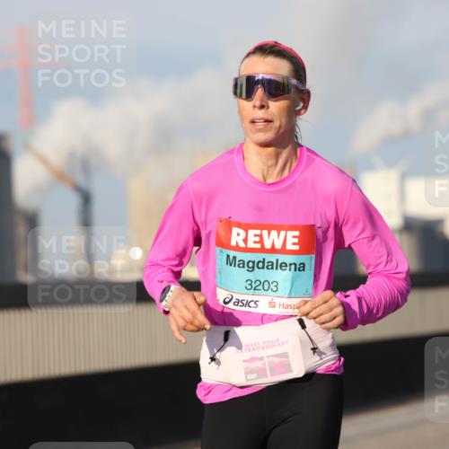 03.10.2025 - Köhlbrandbrückenlauf Lena Gebhardt http://msf.ph/oto/9100990 03.10.2025 09:36:24 Position 2 3203 meine-sportfotos.de