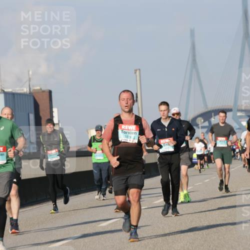 03.10.2025 - Köhlbrandbrückenlauf Jannik Wohlers http://msf.ph/oto/9101010 03.10.2025 09:48:47 Position 3 1105, 1274 meine-sportfotos.de