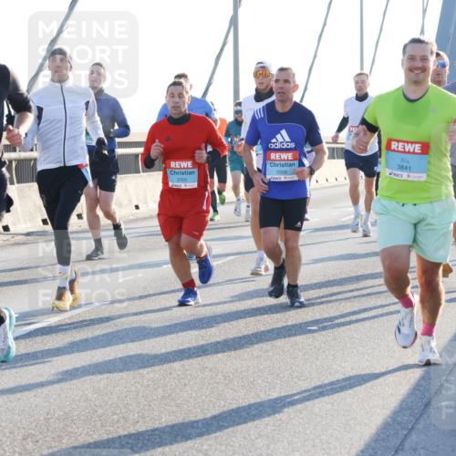 03.10.2025 - Köhlbrandbrückenlauf Strokosch-Dieckow http://msf.ph/oto/9101024 03.10.2025 09:20:23 Position 1 3531, 3705, 1028, 3841 meine-sportfotos.de