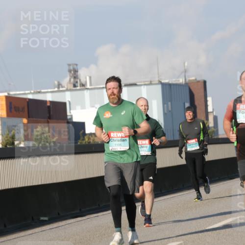 03.10.2025 - Köhlbrandbrückenlauf Jannik Wohlers http://msf.ph/oto/9101026 03.10.2025 09:48:48 Position 3 1595, 1105, 1493, 1274 meine-sportfotos.de