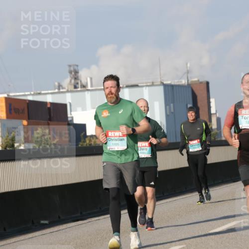03.10.2025 - Köhlbrandbrückenlauf Jannik Wohlers http://msf.ph/oto/9101034 03.10.2025 09:48:48 Position 3 95, 1105, 1493, 1274 meine-sportfotos.de