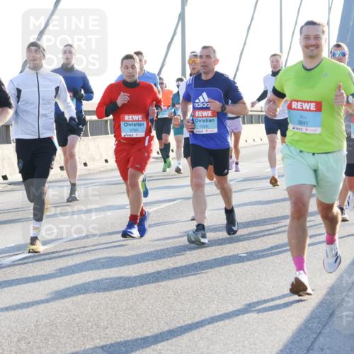 03.10.2025 - Köhlbrandbrückenlauf Strokosch-Dieckow http://msf.ph/oto/9101039 03.10.2025 09:20:23 Position 1 1, 3531, 3705, 1028, 3841, 3785 meine-sportfotos.de