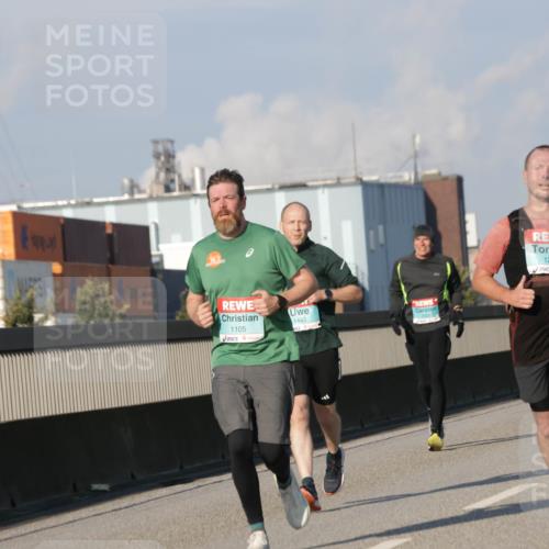 03.10.2025 - Köhlbrandbrückenlauf Jannik Wohlers http://msf.ph/oto/9101048 03.10.2025 09:48:48 Position 3 1105, 1493, 1274 meine-sportfotos.de