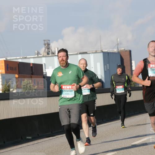 03.10.2025 - Köhlbrandbrückenlauf Jannik Wohlers http://msf.ph/oto/9101053 03.10.2025 09:48:48 Position 3 1105, 1493, 1274 meine-sportfotos.de