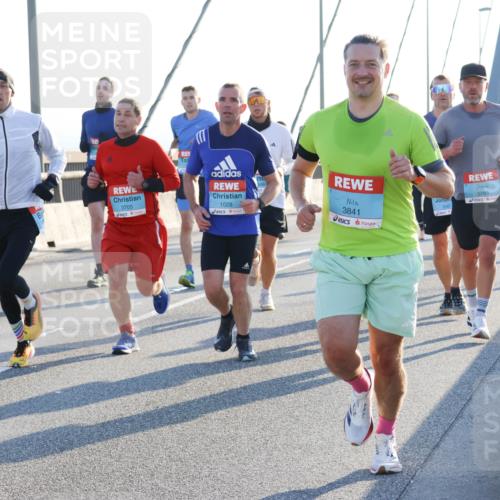 03.10.2025 - Köhlbrandbrückenlauf Strokosch-Dieckow http://msf.ph/oto/9101068 03.10.2025 09:20:24 Position 1 3705, 1028, 3841, 3785 meine-sportfotos.de