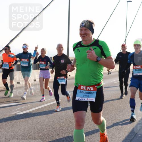 03.10.2025 - Köhlbrandbrückenlauf Strokosch-Dieckow http://msf.ph/oto/9101091 03.10.2025 09:20:29 Position 1 1275, 2703, 1050 meine-sportfotos.de