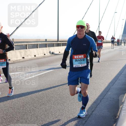 03.10.2025 - Köhlbrandbrückenlauf Strokosch-Dieckow http://msf.ph/oto/9101104 03.10.2025 09:20:30 Position 1 1020, 1050 meine-sportfotos.de