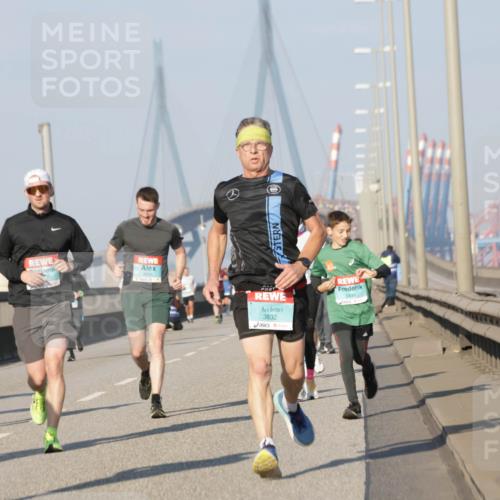 03.10.2025 - Köhlbrandbrückenlauf Jannik Wohlers http://msf.ph/oto/9101136 03.10.2025 09:48:51 Position 3 1216, 3832, 3498 meine-sportfotos.de