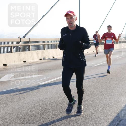 03.10.2025 - Köhlbrandbrückenlauf Strokosch-Dieckow http://msf.ph/oto/9101142 03.10.2025 09:20:32 Position 1  meine-sportfotos.de