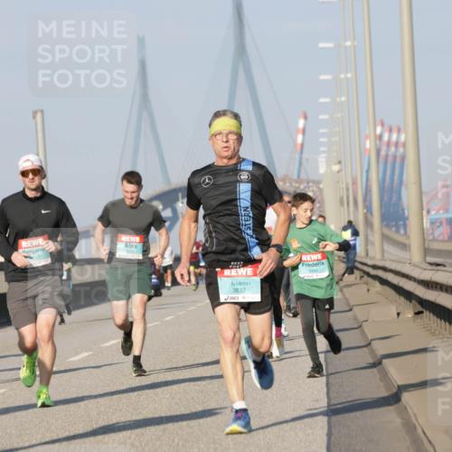 03.10.2025 - Köhlbrandbrückenlauf Jannik Wohlers http://msf.ph/oto/9101146 03.10.2025 09:48:51 Position 3 1218, 207, 3832, 3498 meine-sportfotos.de
