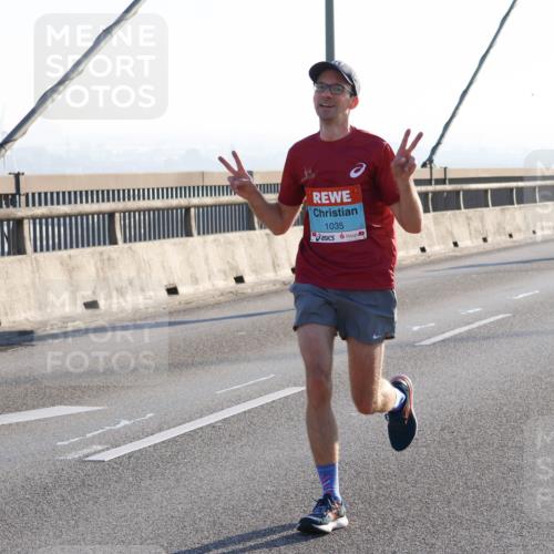 03.10.2025 - Köhlbrandbrückenlauf Strokosch-Dieckow http://msf.ph/oto/9101152 03.10.2025 09:20:33 Position 1 1035 meine-sportfotos.de