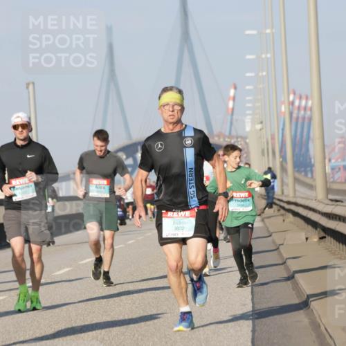 03.10.2025 - Köhlbrandbrückenlauf Jannik Wohlers http://msf.ph/oto/9101155 03.10.2025 09:48:51 Position 3 1216, 1207, 3832, 3498 meine-sportfotos.de