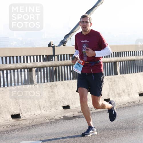 03.10.2025 - Köhlbrandbrückenlauf Strokosch-Dieckow http://msf.ph/oto/9101190 03.10.2025 09:20:35 Position 1 1090 meine-sportfotos.de