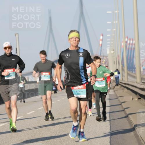 03.10.2025 - Köhlbrandbrückenlauf Jannik Wohlers http://msf.ph/oto/9101191 03.10.2025 09:48:51 Position 3 1216, 3832, 3498 meine-sportfotos.de