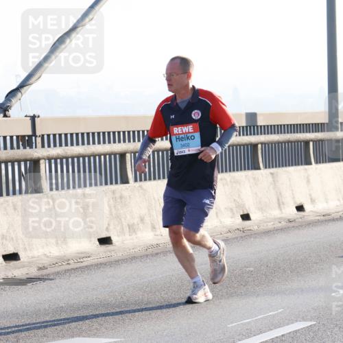 03.10.2025 - Köhlbrandbrückenlauf Strokosch-Dieckow http://msf.ph/oto/9101223 03.10.2025 09:20:38 Position 1 3402 meine-sportfotos.de