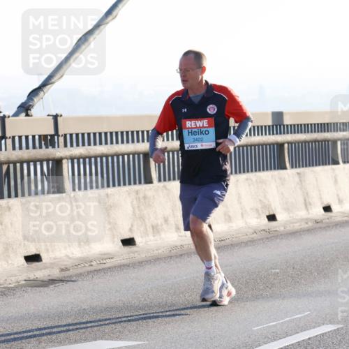 03.10.2025 - Köhlbrandbrückenlauf Strokosch-Dieckow http://msf.ph/oto/9101228 03.10.2025 09:20:38 Position 1 3402 meine-sportfotos.de