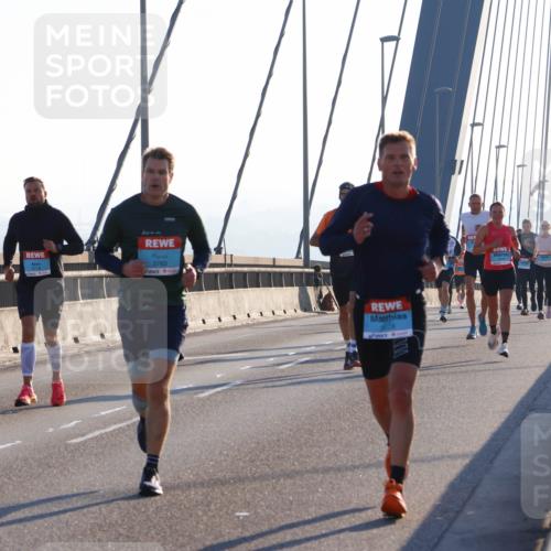 03.10.2025 - Köhlbrandbrückenlauf Strokosch-Dieckow http://msf.ph/oto/9101267 03.10.2025 09:20:43 Position 1 3763 meine-sportfotos.de