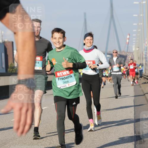 03.10.2025 - Köhlbrandbrückenlauf Jannik Wohlers http://msf.ph/oto/9101290 03.10.2025 09:48:56 Position 3 59, 3498, 3227 meine-sportfotos.de