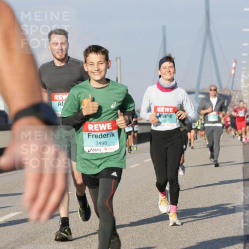 03.10.2025 - Köhlbrandbrückenlauf Jannik Wohlers http://msf.ph/oto/9101337 03.10.2025 09:48:56 Position 3 3, 3498, 3227 meine-sportfotos.de