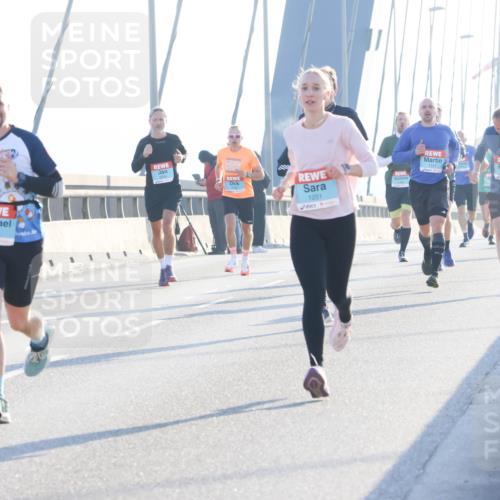 03.10.2025 - Köhlbrandbrückenlauf Strokosch-Dieckow http://msf.ph/oto/9101343 03.10.2025 09:20:52 Position 1 2879, 1300, 1251 meine-sportfotos.de