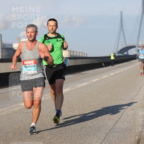 03.10.2025 - Köhlbrandbrückenlauf Lena Gebhardt http://msf.ph/oto/9101377 03.10.2025 09:36:34 Position 2 1022 meine-sportfotos.de