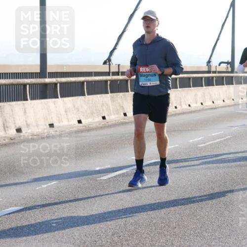 03.10.2025 - Köhlbrandbrückenlauf Strokosch-Dieckow http://msf.ph/oto/9101389 03.10.2025 09:21:03 Position 1 1150, 3043 meine-sportfotos.de