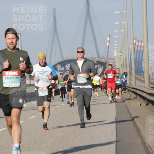 03.10.2025 - Köhlbrandbrückenlauf Jannik Wohlers http://msf.ph/oto/9101420 03.10.2025 09:48:59 Position 3 1088, 41, 1334, 1116 meine-sportfotos.de