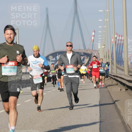 03.10.2025 - Köhlbrandbrückenlauf Jannik Wohlers http://msf.ph/oto/9101426 03.10.2025 09:48:59 Position 3 1088, 1334, 1116 meine-sportfotos.de