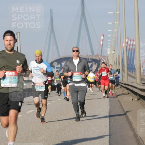 03.10.2025 - Köhlbrandbrückenlauf Jannik Wohlers http://msf.ph/oto/9101430 03.10.2025 09:48:59 Position 3 1088, 1116, 1334, 19 meine-sportfotos.de
