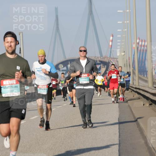03.10.2025 - Köhlbrandbrückenlauf Jannik Wohlers http://msf.ph/oto/9101436 03.10.2025 09:48:59 Position 3 41, 1088, 1116, 1334 meine-sportfotos.de