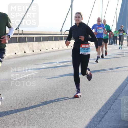 03.10.2025 - Köhlbrandbrückenlauf Strokosch-Dieckow http://msf.ph/oto/9101445 03.10.2025 09:21:06 Position 1 1180, 2708 meine-sportfotos.de