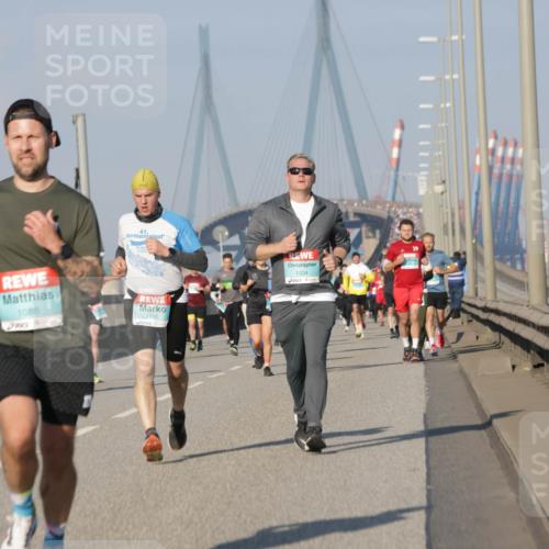 03.10.2025 - Köhlbrandbrückenlauf Jannik Wohlers http://msf.ph/oto/9101446 03.10.2025 09:48:59 Position 3 41, 1334, 1088, 1116 meine-sportfotos.de