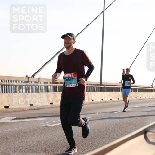 03.10.2025 - Köhlbrandbrückenlauf Strokosch-Dieckow http://msf.ph/oto/9101481 03.10.2025 09:21:24 Position 1 1210, 1421 meine-sportfotos.de