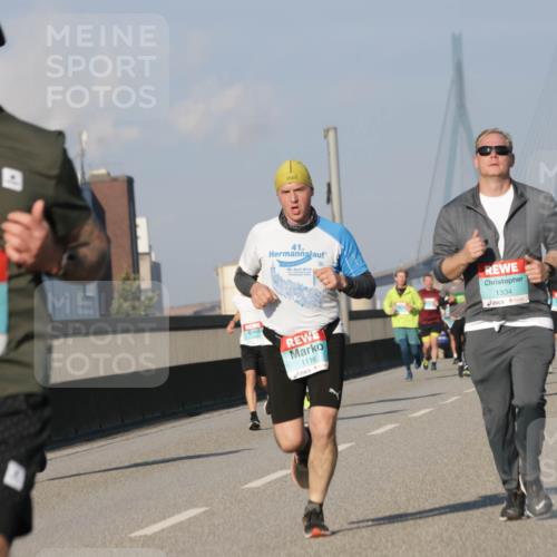03.10.2025 - Köhlbrandbrückenlauf Jannik Wohlers http://msf.ph/oto/9101496 03.10.2025 09:49:01 Position 3 1088, 41, 1116, 1334 meine-sportfotos.de
