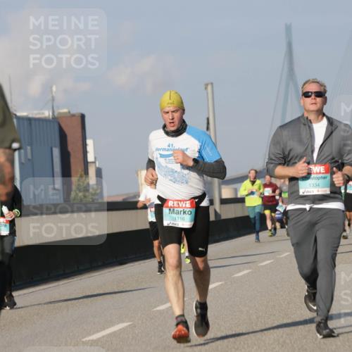 03.10.2025 - Köhlbrandbrückenlauf Jannik Wohlers http://msf.ph/oto/9101515 03.10.2025 09:49:01 Position 3 088, 41, 1116, 1334, 19 meine-sportfotos.de