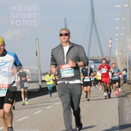 03.10.2025 - Köhlbrandbrückenlauf Jannik Wohlers http://msf.ph/oto/9101535 03.10.2025 09:49:02 Position 3 41, 111, 1334 meine-sportfotos.de