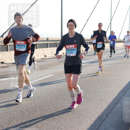 03.10.2025 - Köhlbrandbrückenlauf Strokosch-Dieckow http://msf.ph/oto/9101587 03.10.2025 09:21:47 Position 1 1237, 1258 meine-sportfotos.de