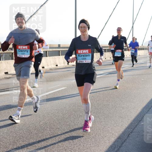 03.10.2025 - Köhlbrandbrückenlauf Strokosch-Dieckow http://msf.ph/oto/9101596 03.10.2025 09:21:47 Position 1 1237, 1258 meine-sportfotos.de