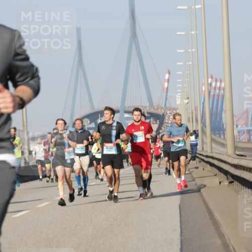 03.10.2025 - Köhlbrandbrückenlauf Jannik Wohlers http://msf.ph/oto/9101600 03.10.2025 09:49:04 Position 3 1334, 19 meine-sportfotos.de