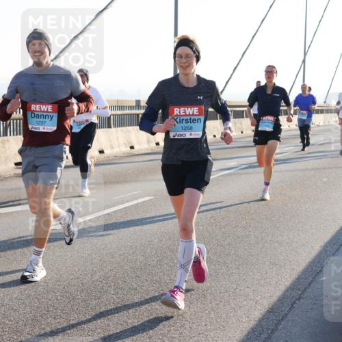 03.10.2025 - Köhlbrandbrückenlauf Strokosch-Dieckow http://msf.ph/oto/9101601 03.10.2025 09:21:47 Position 1 1237, 1258 meine-sportfotos.de