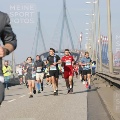 03.10.2025 - Köhlbrandbrückenlauf Jannik Wohlers http://msf.ph/oto/9101611 03.10.2025 09:49:05 Position 3 1334, 19 meine-sportfotos.de