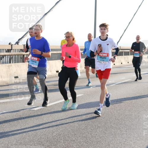 03.10.2025 - Köhlbrandbrückenlauf Strokosch-Dieckow http://msf.ph/oto/9101640 03.10.2025 09:21:51 Position 1 2801, 2728, 1175 meine-sportfotos.de