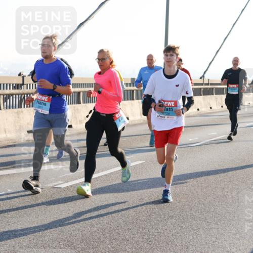 03.10.2025 - Köhlbrandbrückenlauf Strokosch-Dieckow http://msf.ph/oto/9101653 03.10.2025 09:21:51 Position 1 2801, 2728, 1175 meine-sportfotos.de