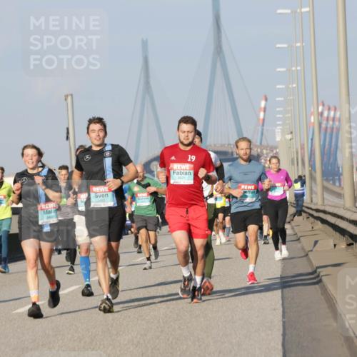 03.10.2025 - Köhlbrandbrückenlauf Jannik Wohlers http://msf.ph/oto/9101715 03.10.2025 09:49:08 Position 3 3462, 3465, 19, 3521 meine-sportfotos.de